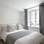 The Cooperage Apartment No 6, The Shore